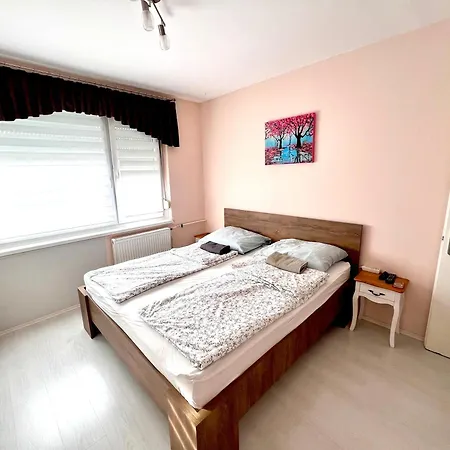 Hun-hon Apartman *